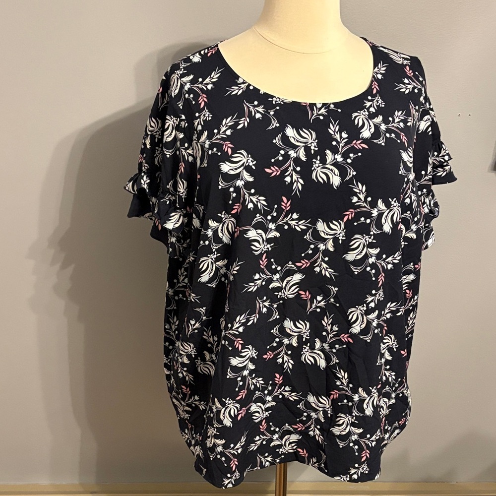Lane Bryant 28 Navy Blue Floral Ruffle Short Sleeve Top